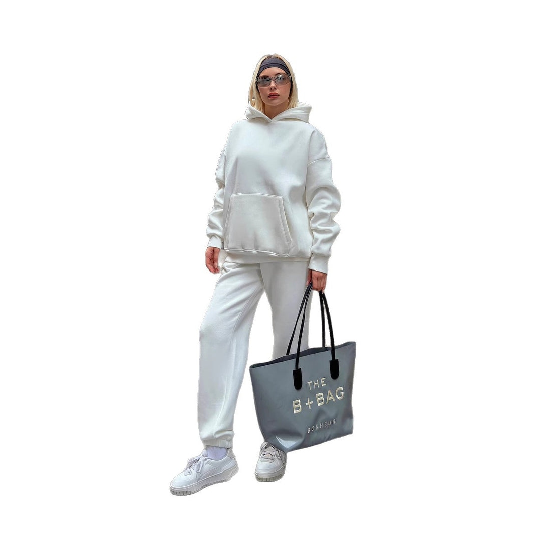 Kvinnors Oversized Hoodie och Vida Joggingbyxor i Avslappnad Look Mirla-Eva Jonsson