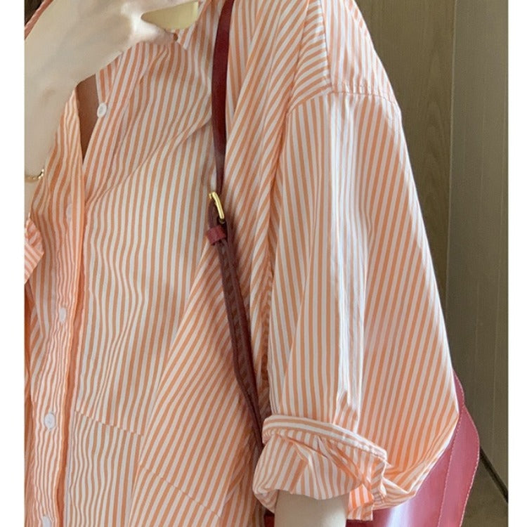 Kvinnors Oversized Skjorta Blus med Randigt Mönster och Knappdetaljer Mirla-Eva Jonsson