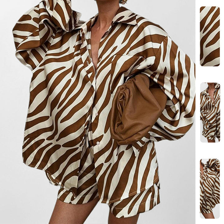 Kvinnors Oversized Skjorta med Zebra Mönster och Korta Ärmar Mirla-Eva Jonsson