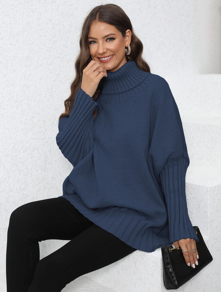 Kvinnors Oversized Stickad Tröja med Hög Krage och Voluminösa Ärmar Mirla-Eva Jonsson