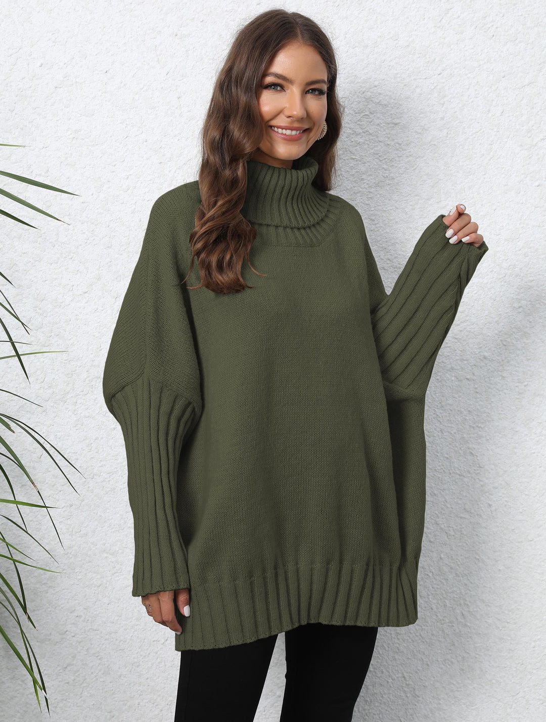Kvinnors Oversized Stickad Tröja med Hög Krage och Voluminösa Ärmar Mirla-Eva Jonsson