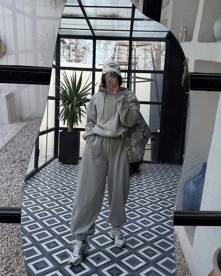 Kvinnors Oversized Sweat Suit med Huva och Manschetter Mirla-Eva Jonsson