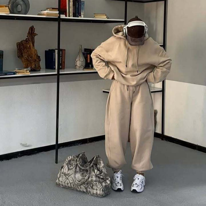 Kvinnors Oversized Sweat Suit med Huva och Manschetter Mirla-Eva Jonsson