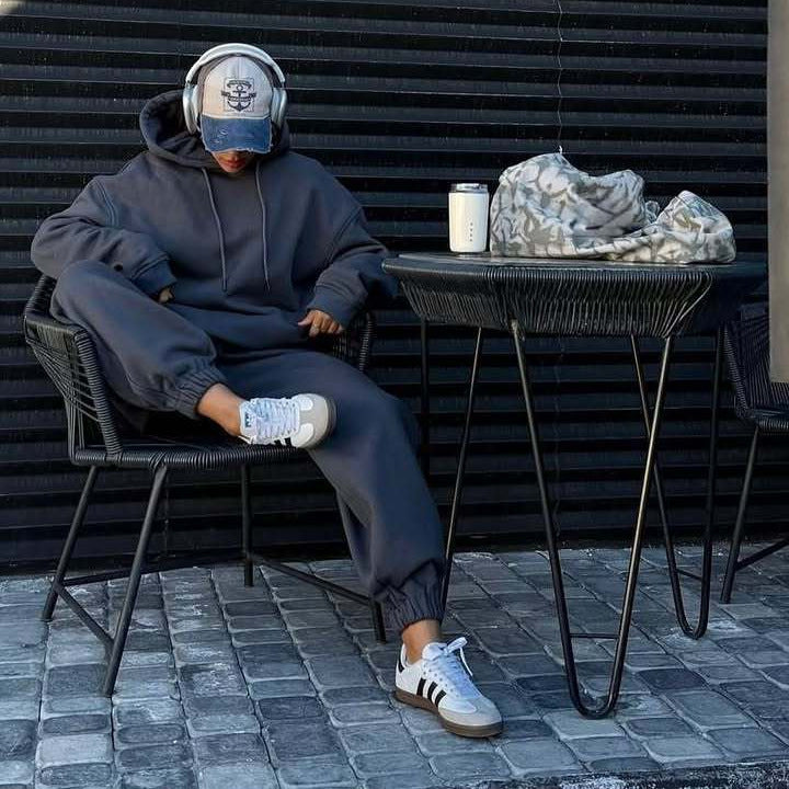 Kvinnors Oversized Sweat Suit med Huva och Manschetter Mirla-Eva Jonsson