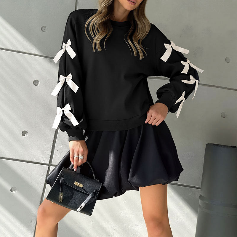 Kvinnors Oversized Tröja med Lekfulla Klänkningsdetaljer Mirla-Eva Jonsson