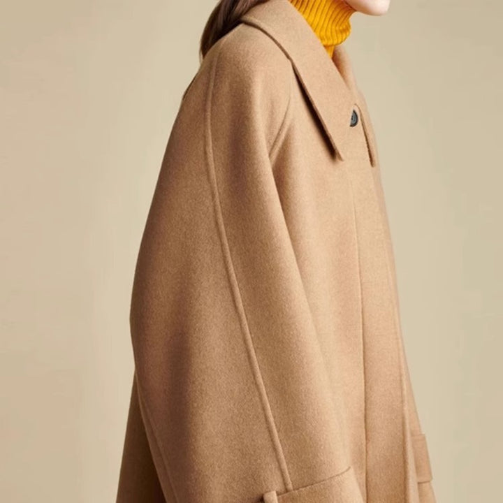 Kvinnors Oversized Ullkappa med Modern Krage Mirla-Eva Jonsson