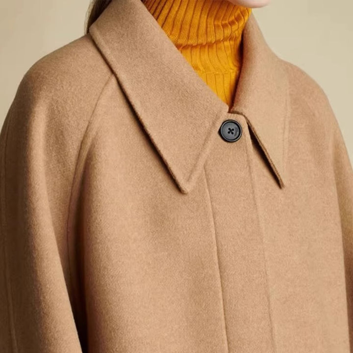 Kvinnors Oversized Ullkappa med Modern Krage Mirla-Eva Jonsson