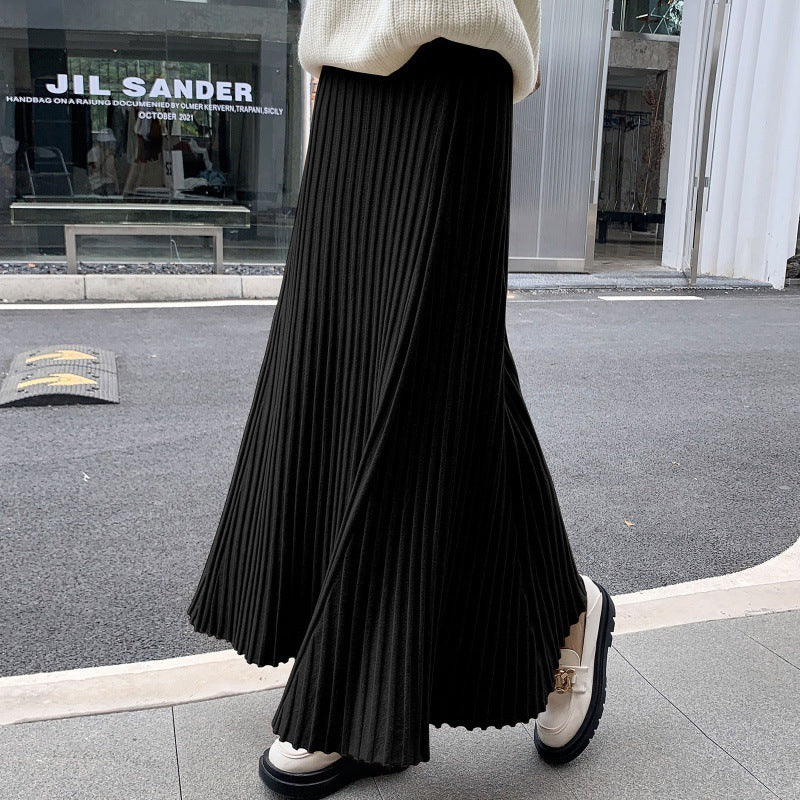 Kvinnors Plisserad Maxi Kjol med Elegant Ribbad Struktur Mirla-Eva Jonsson