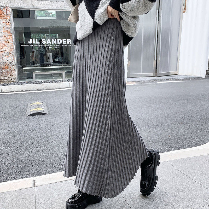 Kvinnors Plisserad Maxi Kjol med Elegant Ribbad Struktur Mirla-Eva Jonsson
