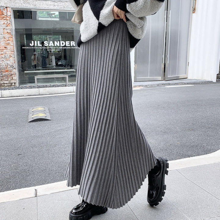 Kvinnors Plisserad Maxi Kjol med Elegant Ribbad Struktur Mirla-Eva Jonsson