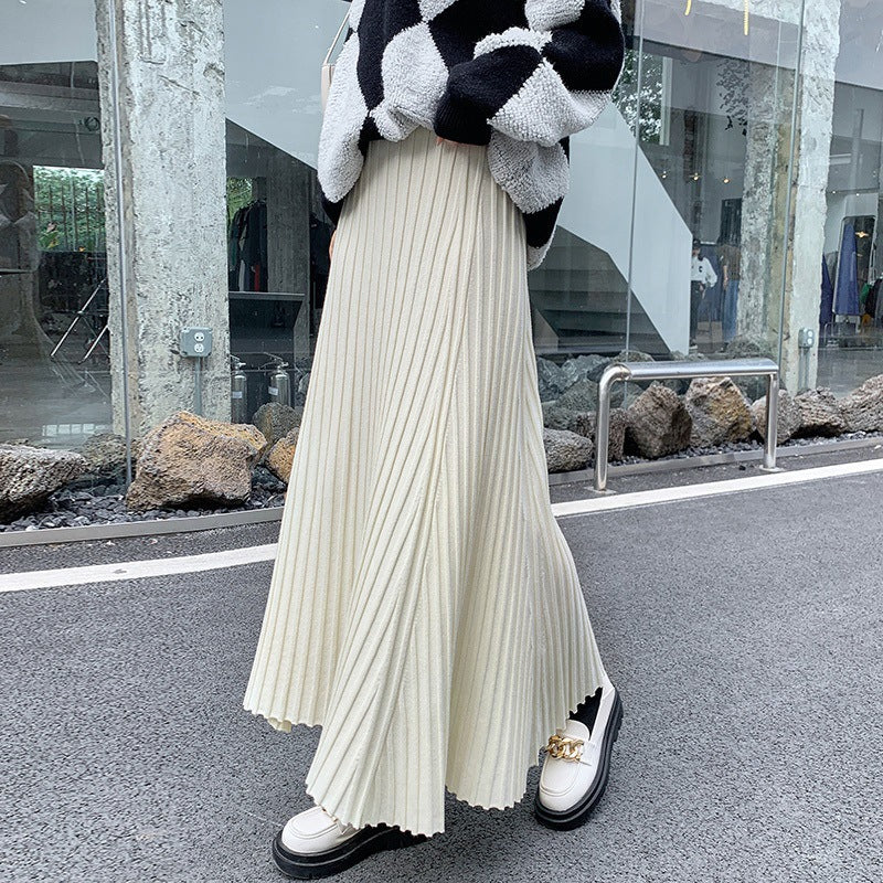 Kvinnors Plisserad Maxi Kjol med Elegant Ribbad Struktur Mirla-Eva Jonsson