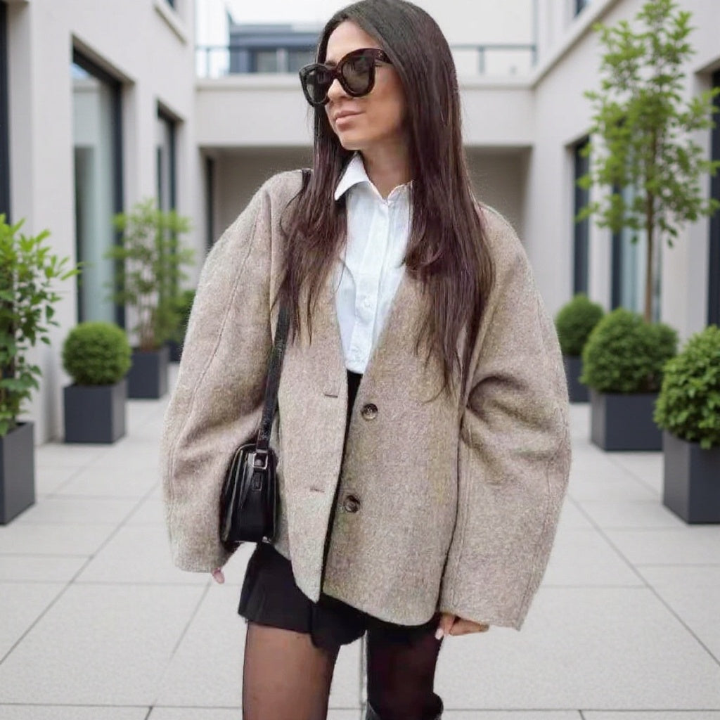 Kvinnors Plus Size Blazer Jacka i Minimalistisk Design Mirla-Eva Jonsson