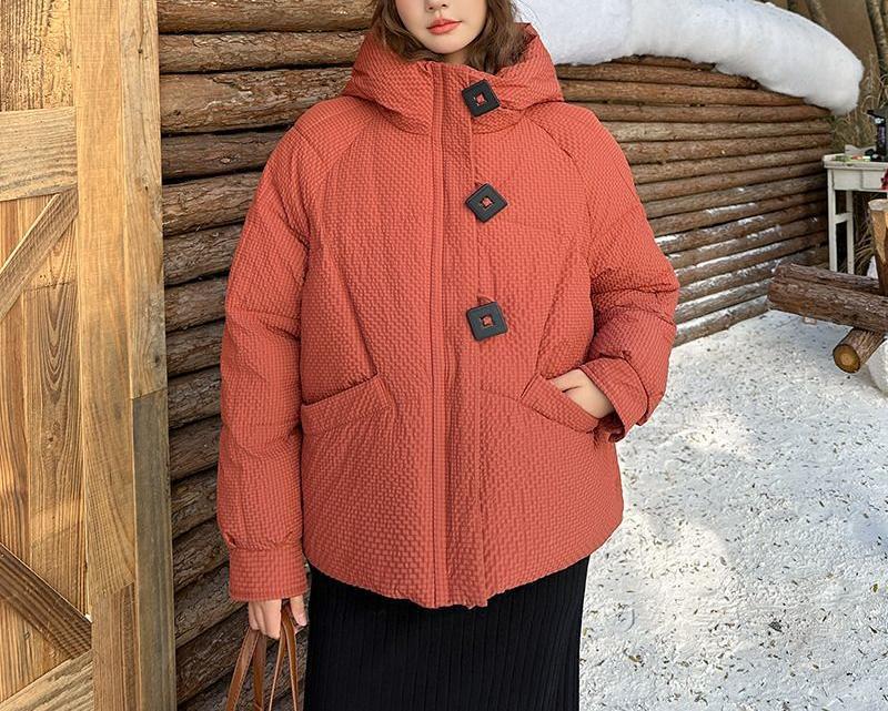 Kvinnors Puffig Vinterjacka med Huva och Dekorativa Knappar Mirla-Eva Jonsson