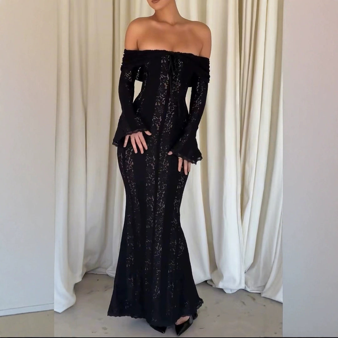 Kvinnors Spets Maxi Klänning med Off-the-Shoulder Design och Eleganta Trumpetärmar Mirla-Eva Jonsson