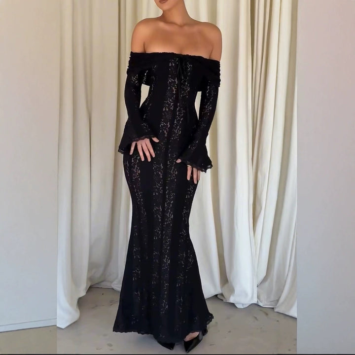Kvinnors Spets Maxi Klänning med Off-the-Shoulder Design och Eleganta Trumpetärmar Mirla-Eva Jonsson