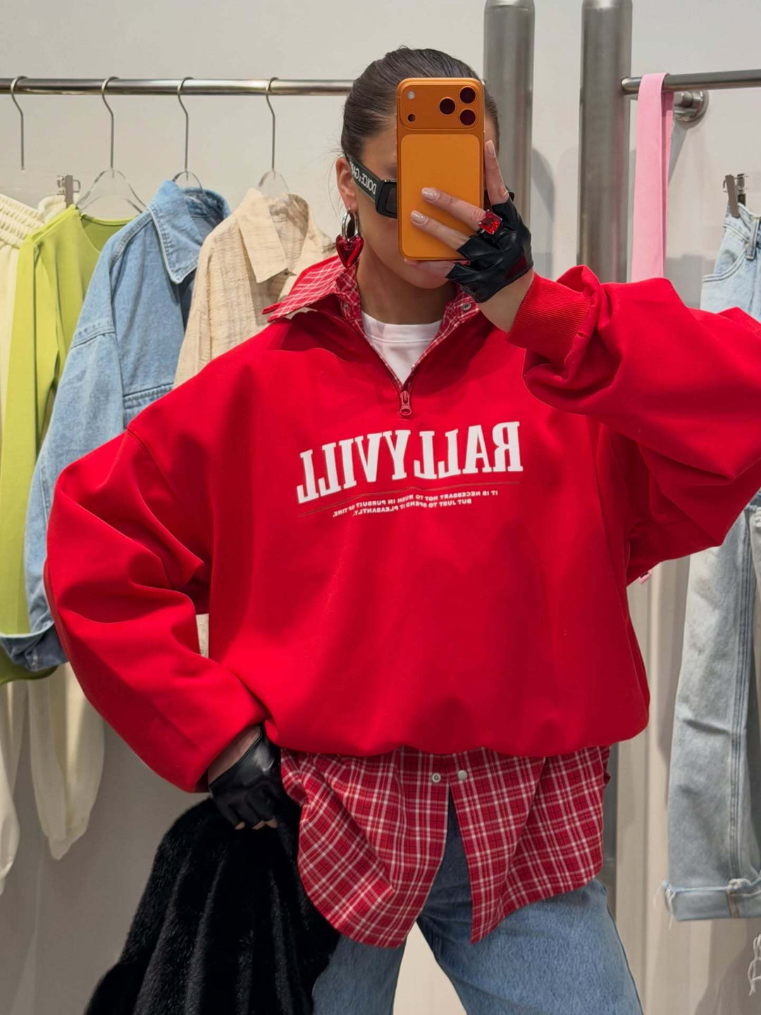 Kvinnors Sportig Zip Tröja i Avslappnad Design Mirla-Eva Jonsson