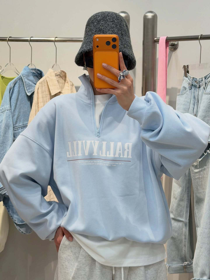 Kvinnors Sportig Zip Tröja i Avslappnad Design Mirla-Eva Jonsson