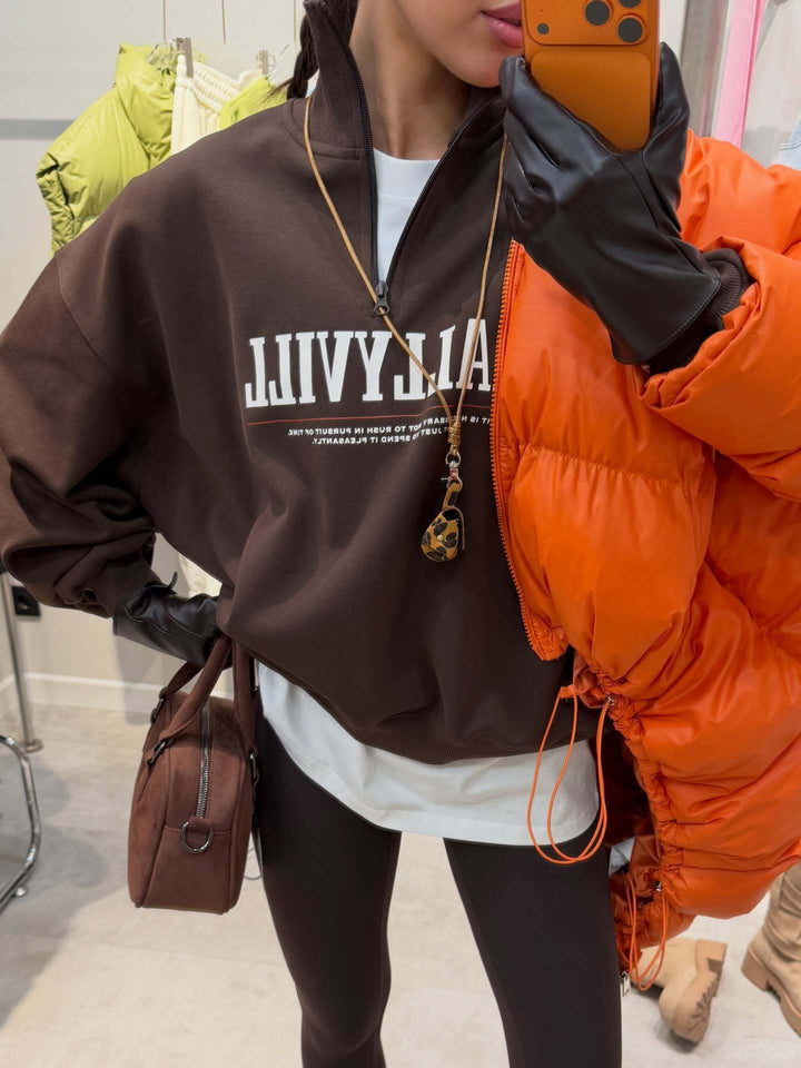 Kvinnors Sportig Zip Tröja i Avslappnad Design Mirla-Eva Jonsson