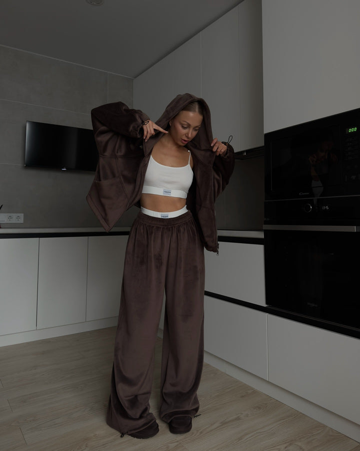 Kvinnors Sportiga Fleece Kostym med LOOSE Passform och Huva Mirla-Eva Jonsson