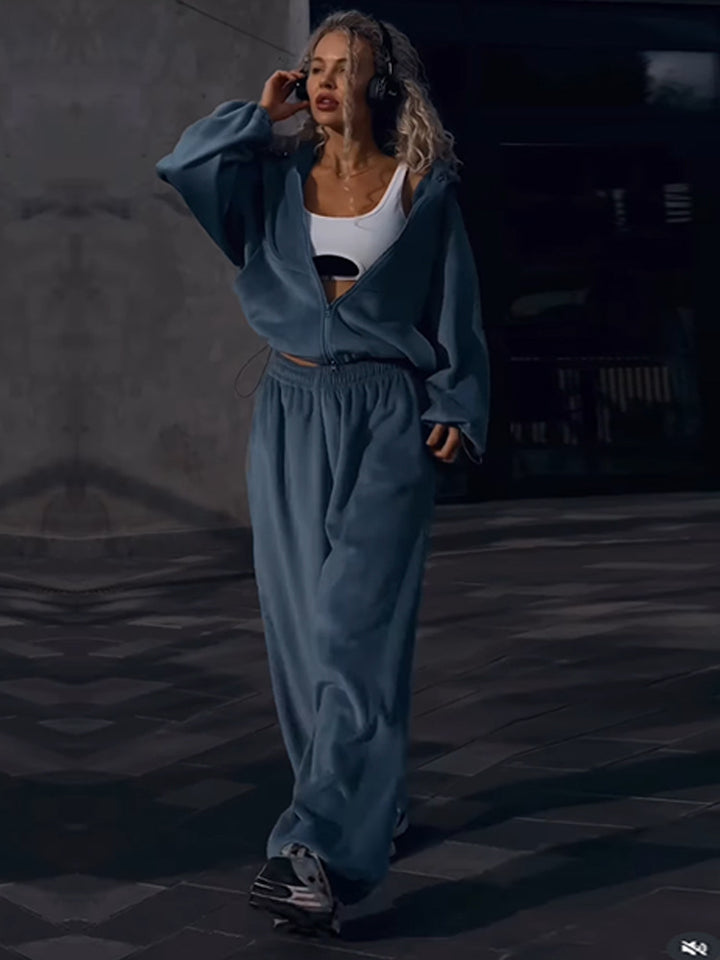 Kvinnors Sportiga Fleece Kostym med LOOSE Passform och Huva Mirla-Eva Jonsson