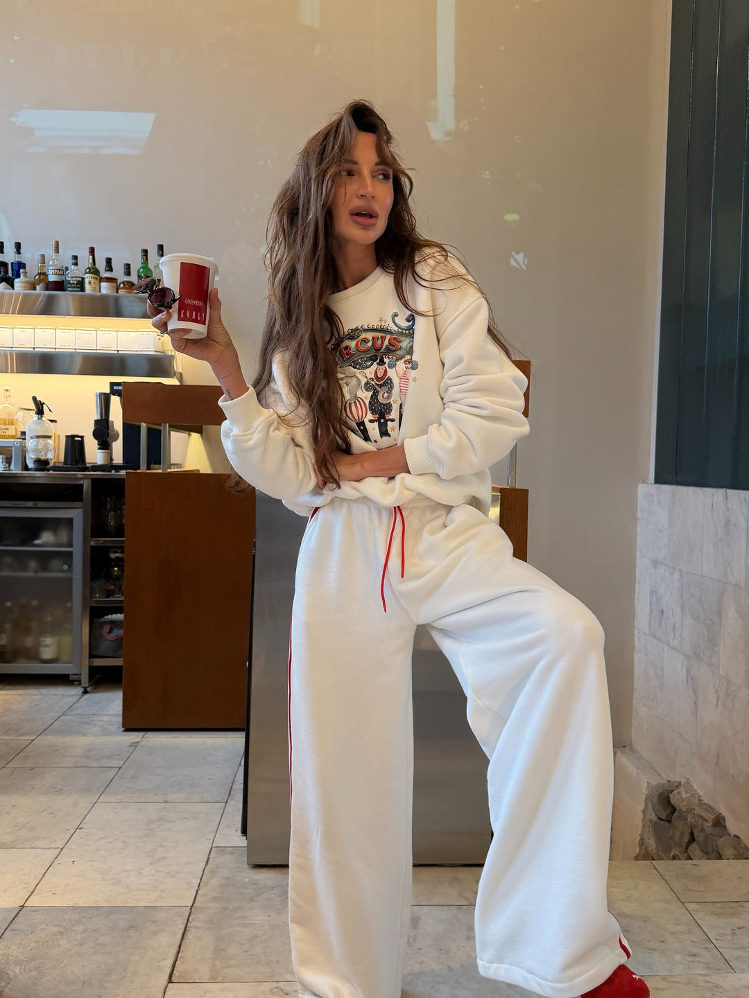 Kvinnors Sportiga Lounge Set med Bekväm Troja och Löst Byxor Mirla-Eva Jonsson