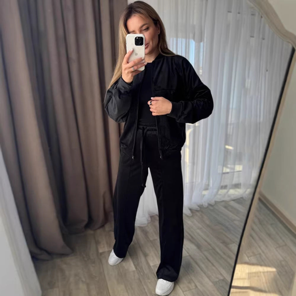 Kvinnors Sportiga Sammet Träningsoverall med Hög Krage och Praktiska Fickor Mirla-Eva Jonsson