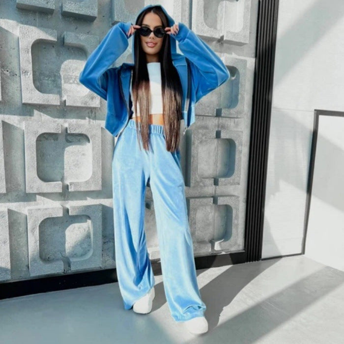 Kvinnors Sportiga Velour Loungewear Set med Kort Hoodie och Vida Ben Mirla-Eva Jonsson