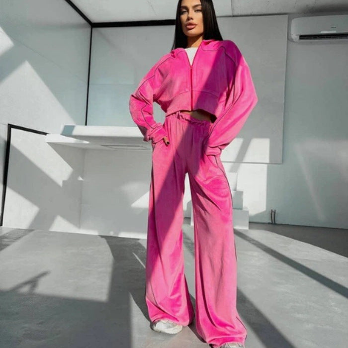 Kvinnors Sportiga Velour Loungewear Set med Kort Hoodie och Vida Ben Mirla-Eva Jonsson