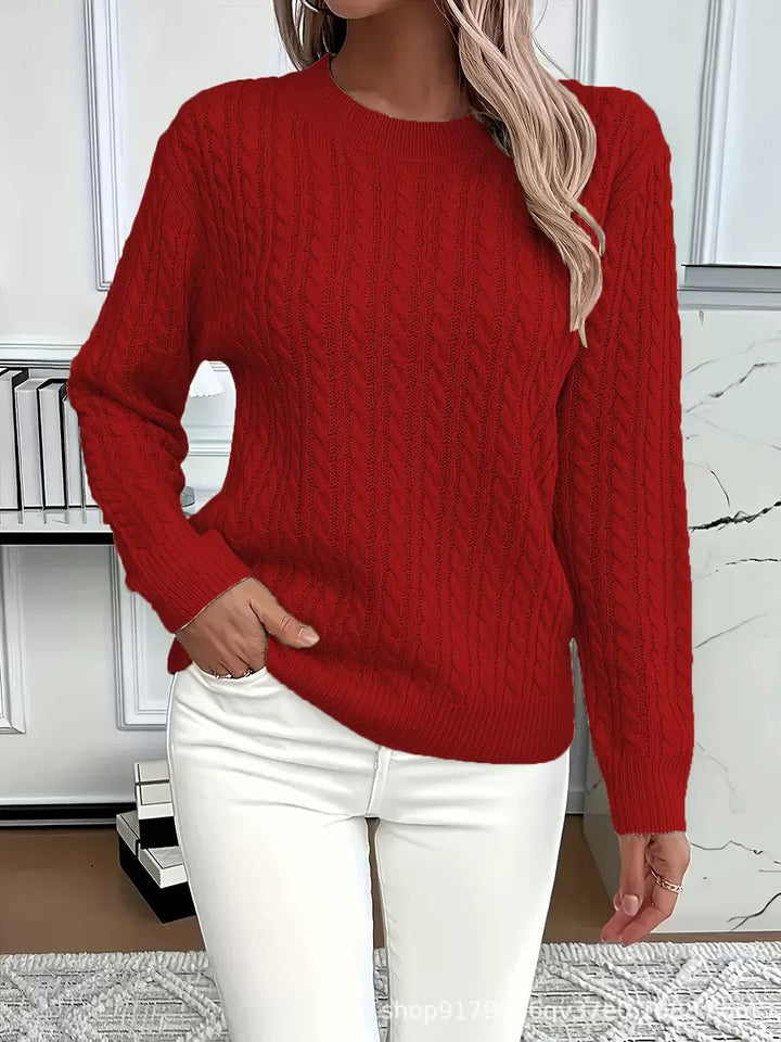 Kvinnors Stickad Tröja med Elegant Kabel Design Mirla-Eva Jonsson