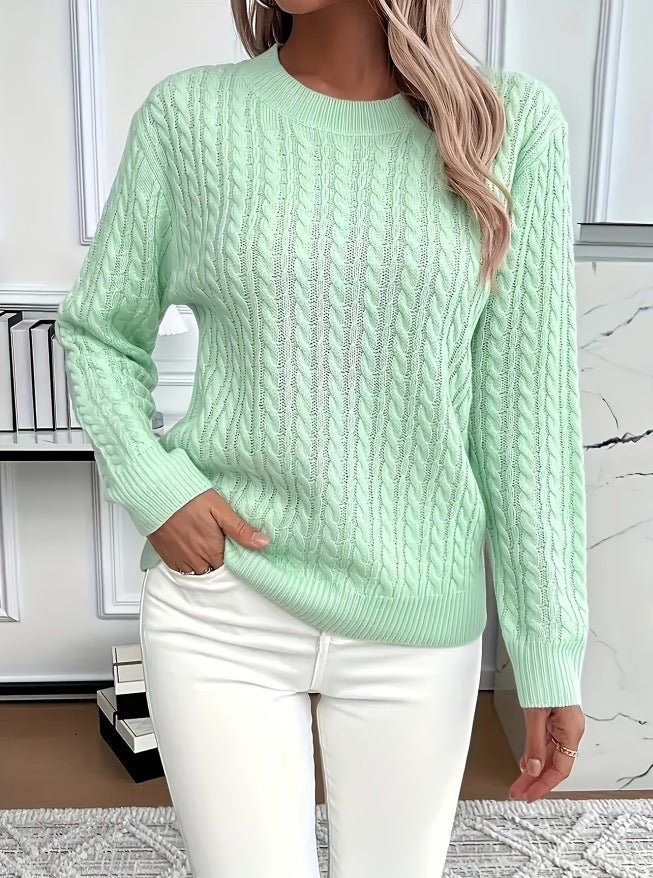 Kvinnors Stickad Tröja med Elegant Kabel Design Mirla-Eva Jonsson