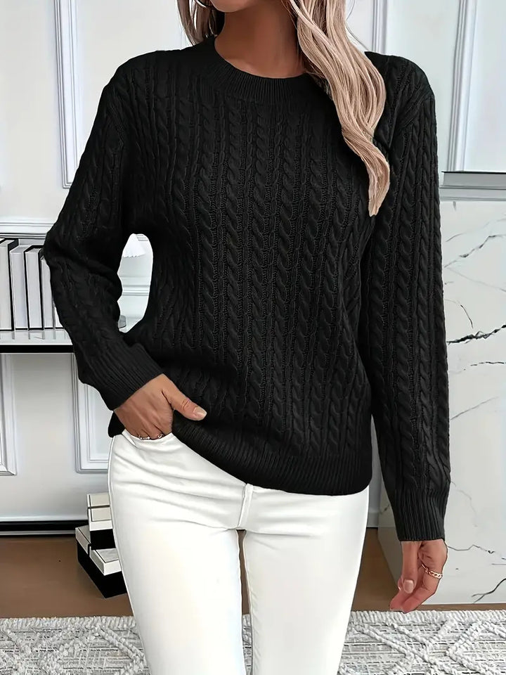 Kvinnors Stickad Tröja med Elegant Kabel Design Mirla-Eva Jonsson