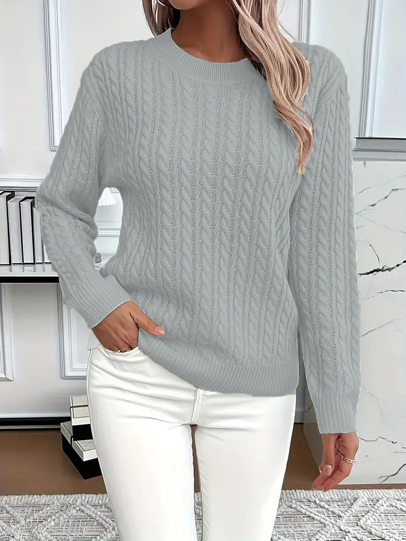 Kvinnors Stickad Tröja med Elegant Kabel Design Mirla-Eva Jonsson
