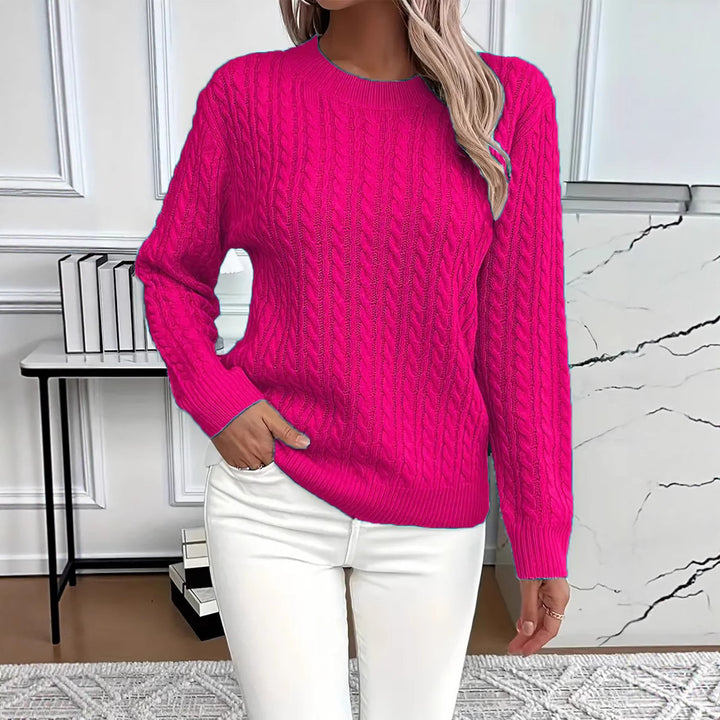 Kvinnors Stickad Tröja med Elegant Kabel Design Mirla-Eva Jonsson