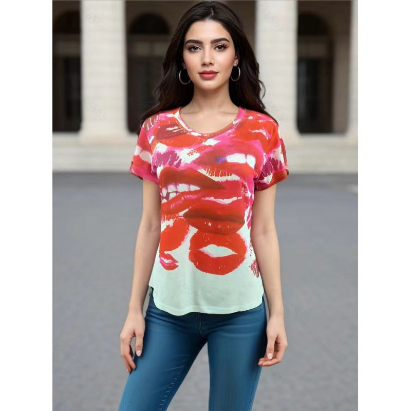 Kvinnors T-shirt med kreativ läppdesign och avslappnad passform Mirla-Eva Jonsson