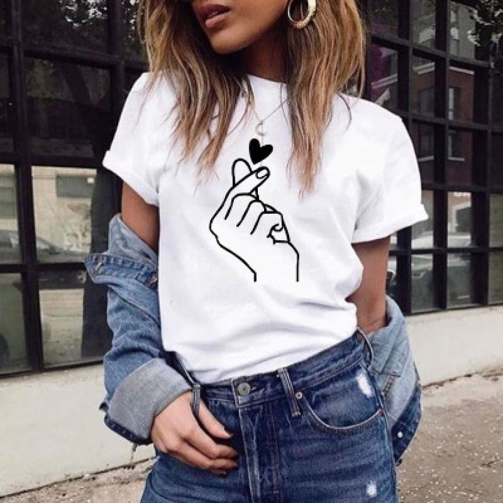Kvinnors T-shirt med kreativt hjärta-design och lös passform Mirla-Eva Jonsson