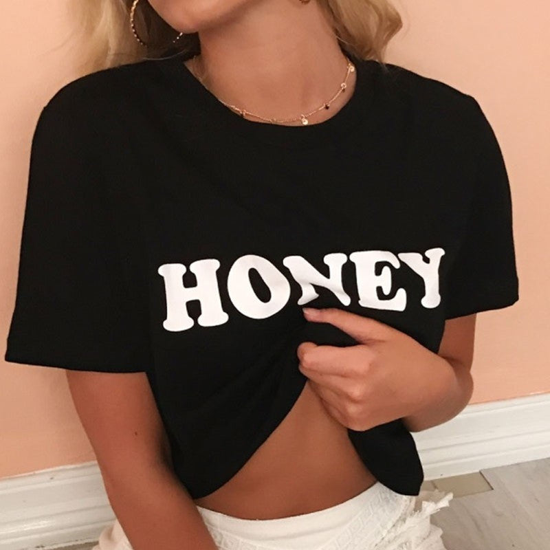 Kvinnors T-shirt med trendig text Mirla-Eva Jonsson
