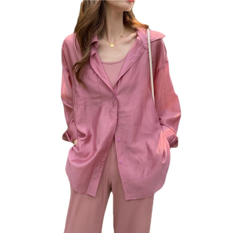 Kvinnors Transparent Blus med Modern Klipp och Löst Passform Mirla-Eva Jonsson