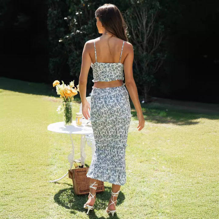 Kvinnors Tvådelat Set bestående av Crop Top och Midi Kjol med Blommönster Mirla-Eva Jonsson