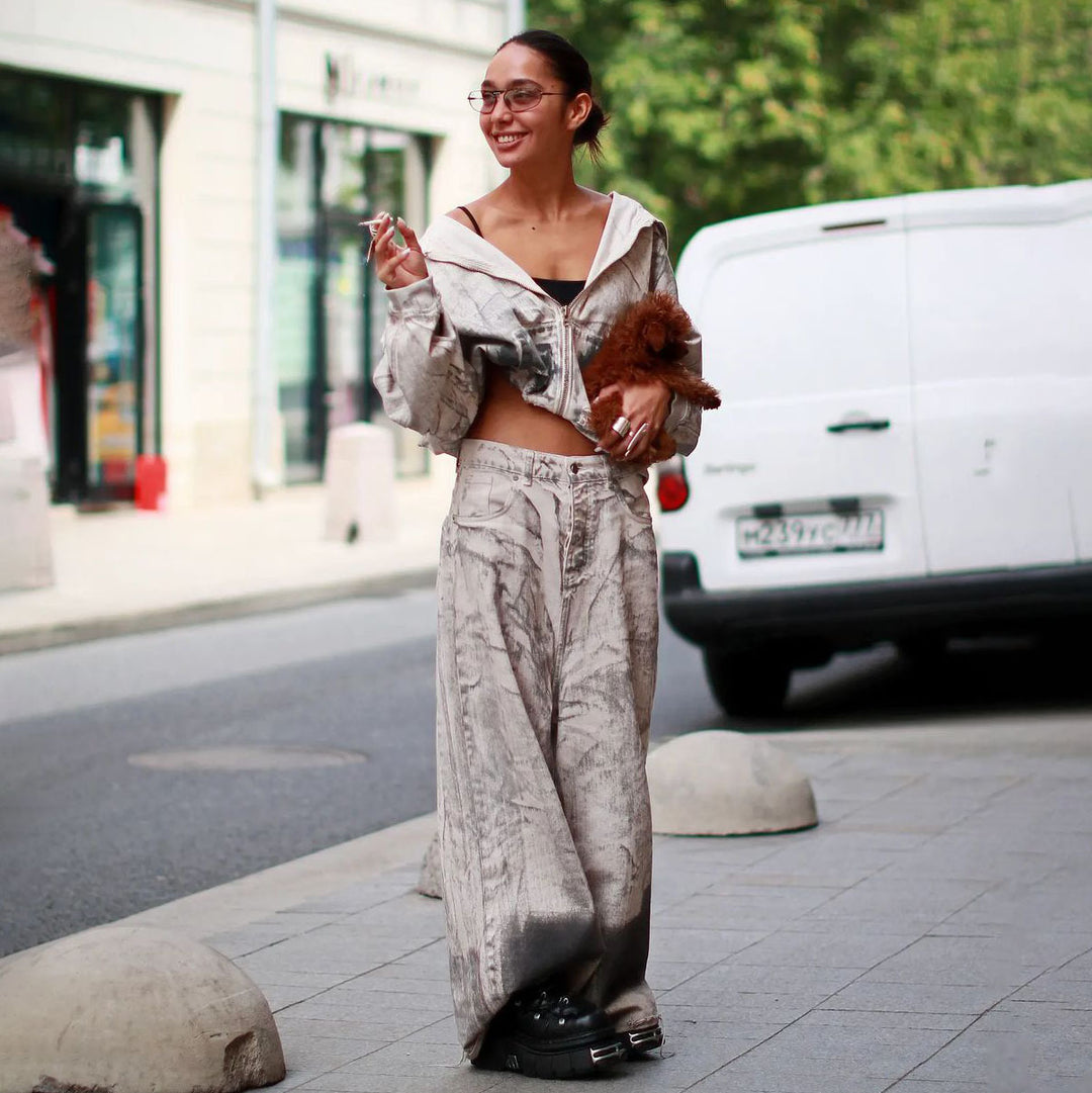 Kvinnors Urban Oversized Hoodie med Grafisk Design Mirla-Eva Jonsson