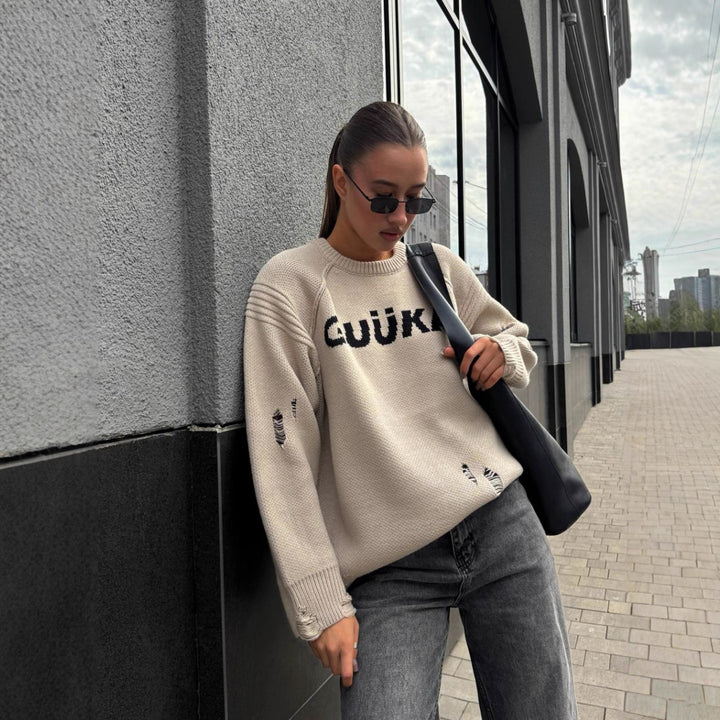 Kvinnors Urban Oversized Jumper med Kreativ Text och Avslappnad Design Mirla-Eva Jonsson