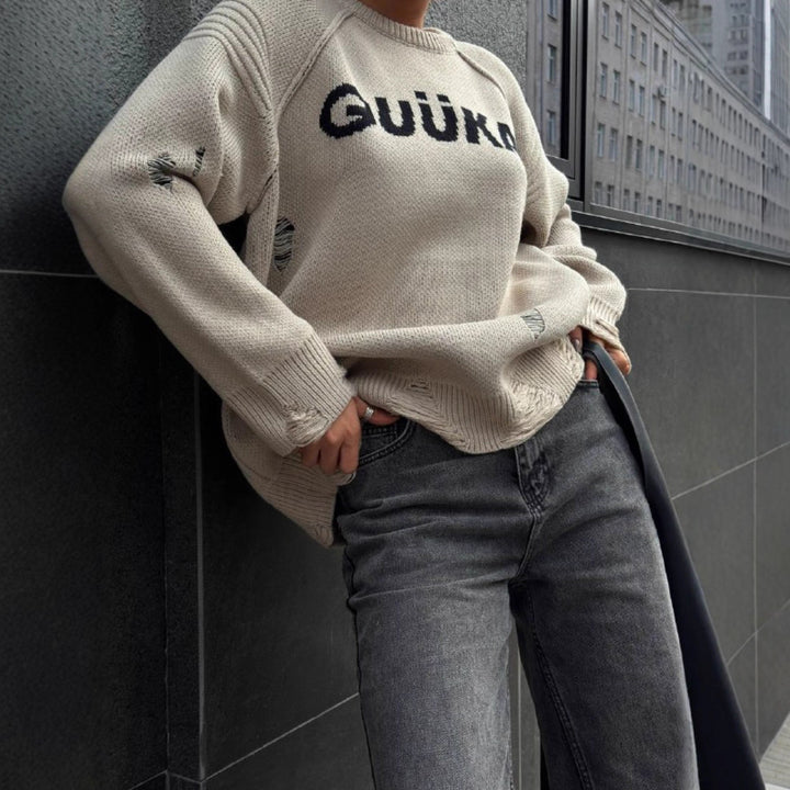 Kvinnors Urban Oversized Jumper med Kreativ Text och Avslappnad Design Mirla-Eva Jonsson