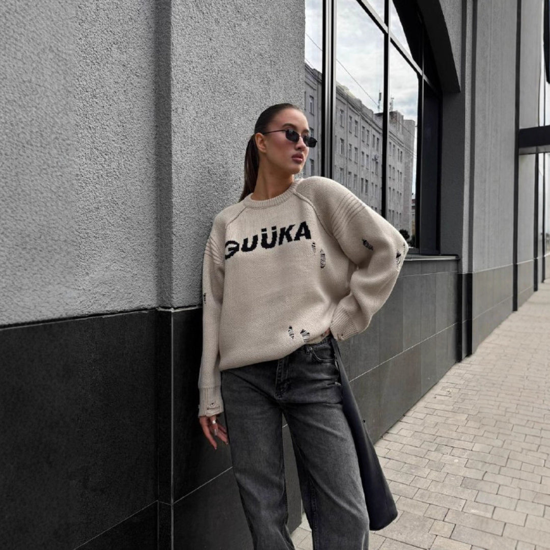 Kvinnors Urban Oversized Jumper med Kreativ Text och Avslappnad Design Mirla-Eva Jonsson