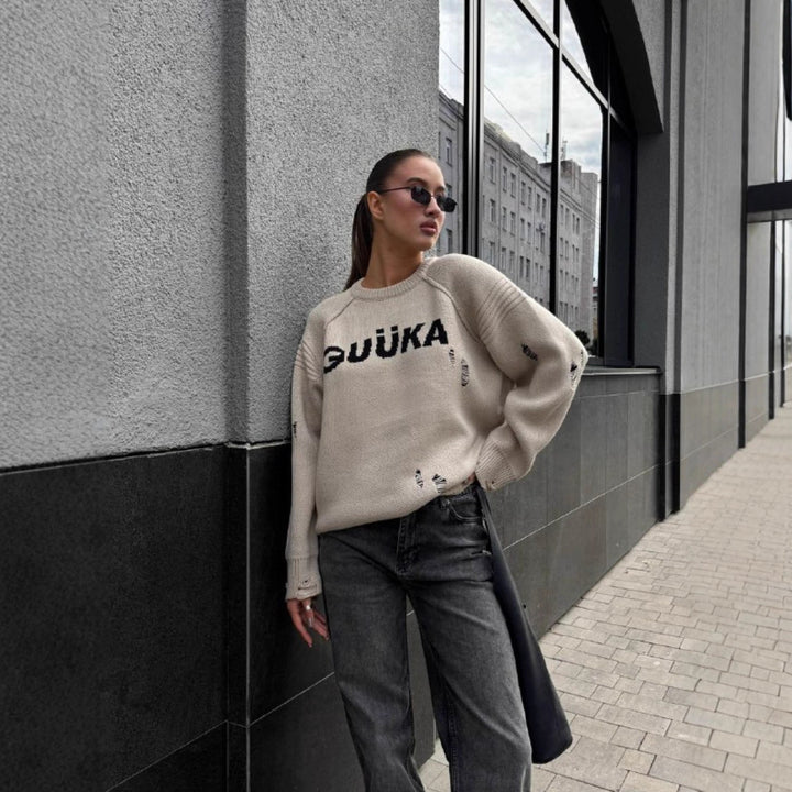 Kvinnors Urban Oversized Jumper med Kreativ Text och Avslappnad Design Mirla-Eva Jonsson