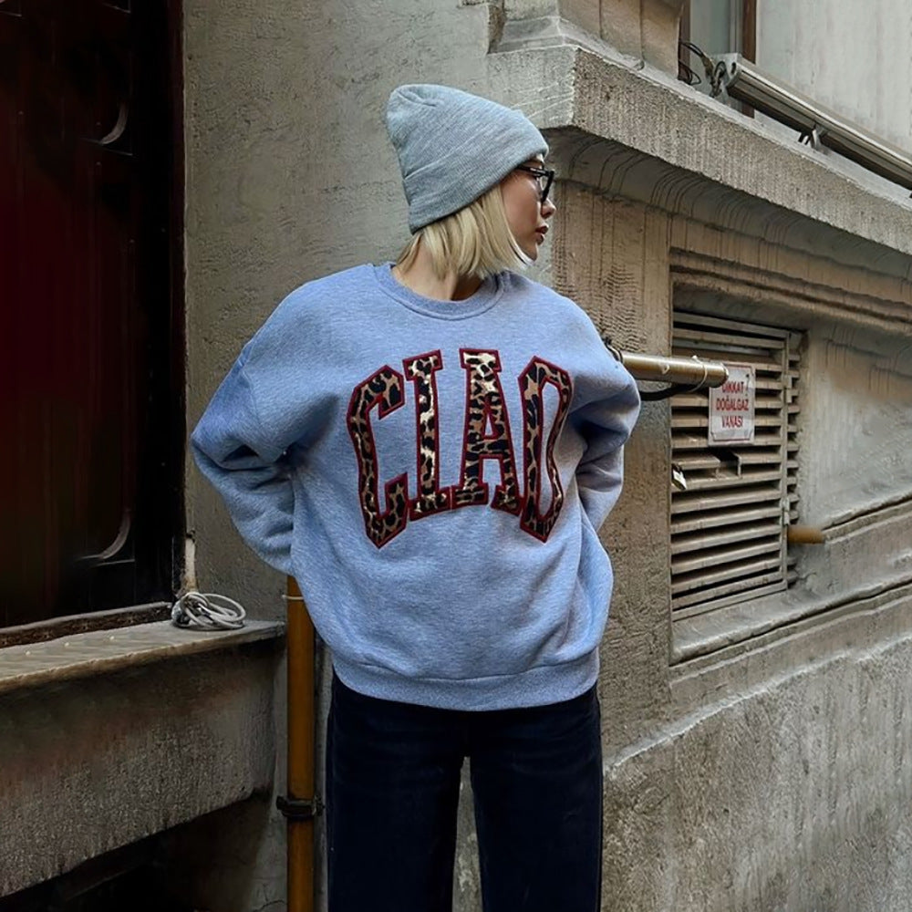 Kvinnors Urban Sweatshirt med iögonfallande logotyp Mirla-Eva Jonsson