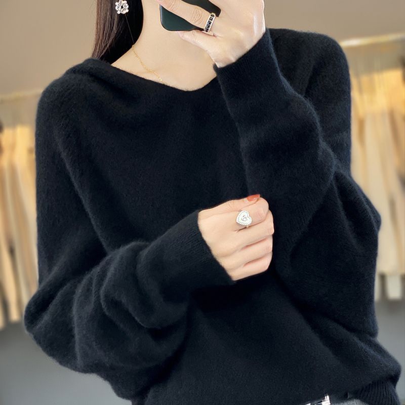 Kvinnors V-hals-sweater gjord av mjukt material Mirla-Eva Jonsson