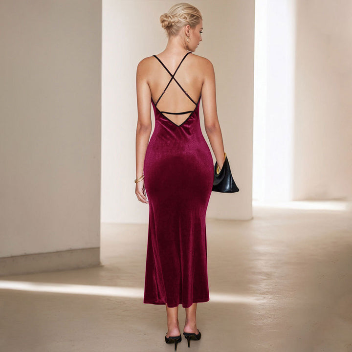 Kvinnors Velour Maxi Klänning med Slim Fit och Elegant Spaghettiband Mirla-Eva Jonsson