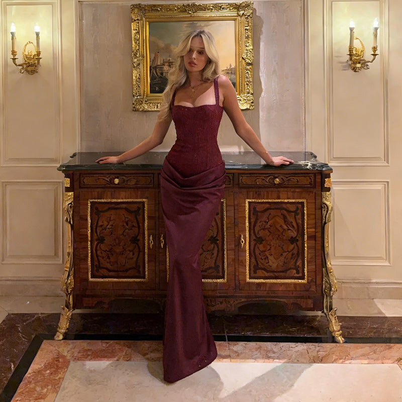 Kvinnors aftonklänning i elegant vintage-stil med glittrande accenter-Eva Jonsson