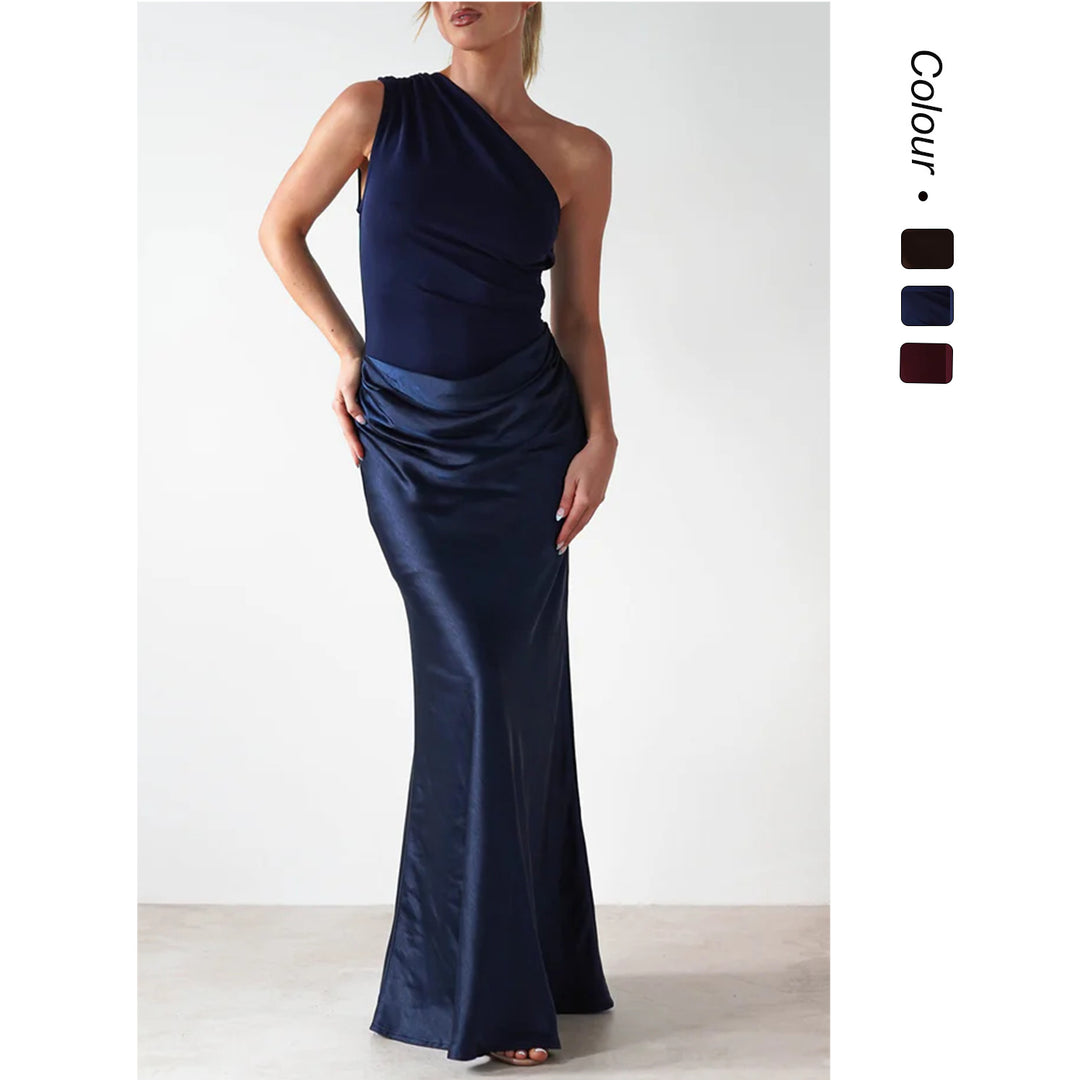 Kvinnors aftonklänning med asymmetrisk skärning och elegant drapering design-Eva Jonsson