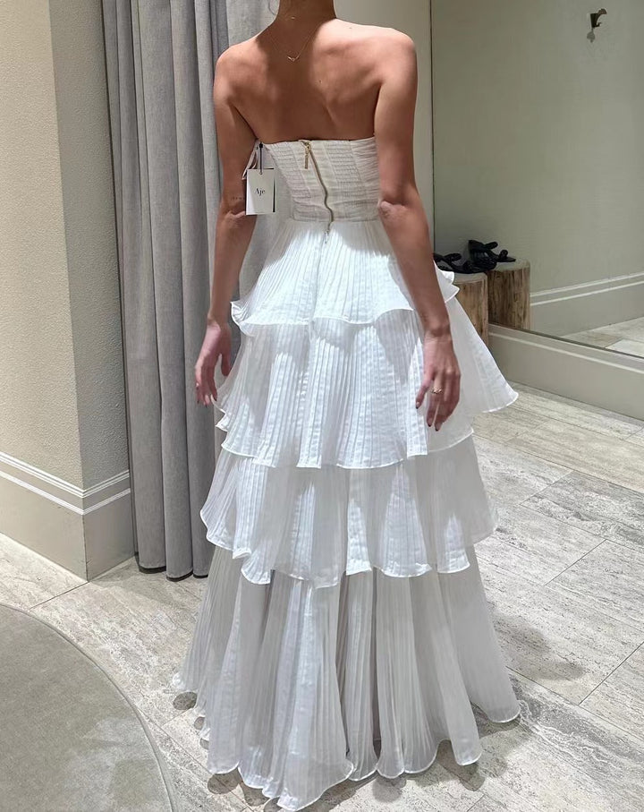 Kvinnors aftonklänning med voluminösa ruffles och off-shoulder design-Eva Jonsson