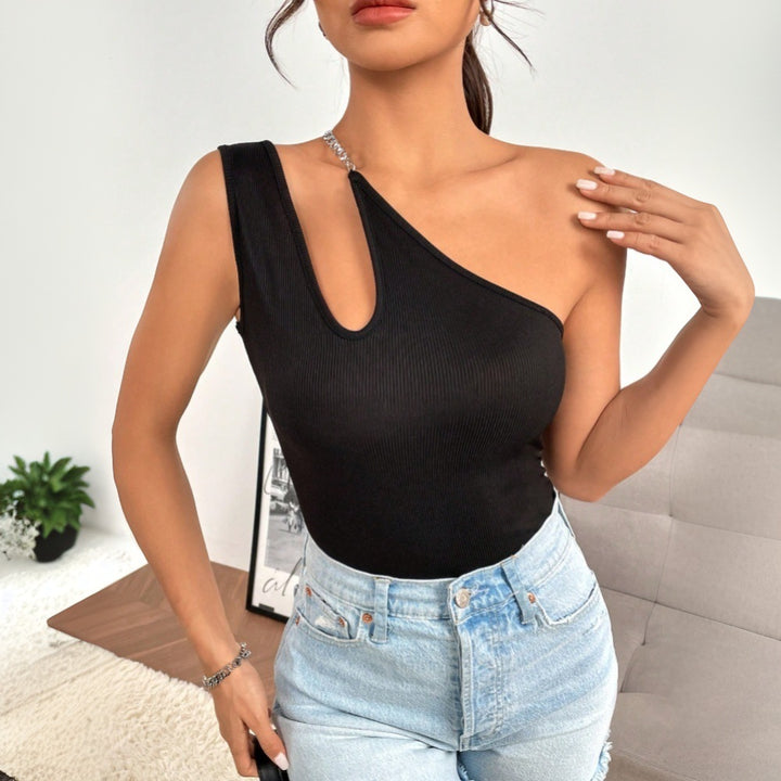 Kvinnors asymmetrisk bodysuit med delikat halsringning och kedjedetalj Mirla-Eva Jonsson